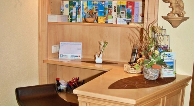 Haus Gerlinde, Rezerwuj Hotel Hotele w Tyrol z parkingiem, Parking