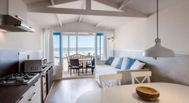 Beach House in Julianadorp by the North Sea, Забронировать Дом для отпуска Отели Zuid-Kennemerland с парковкой, Парковка