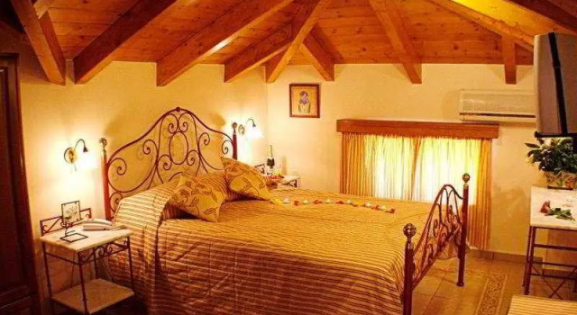 Полулюкс Andreolas Luxury Suites