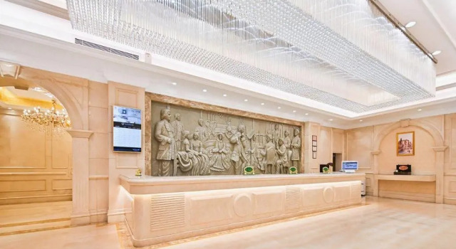 Vienna International Hotel (Shenzhen Guanlan Avenue), Rezerwuj Hotel Hotele w Shenzhen z parkingiem, Parking