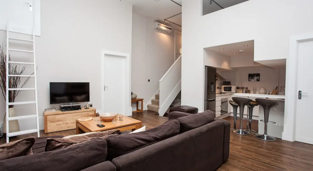 Contemporary 3 Bedroom Apartment In Battersea, Varaa Huoneisto Asunnot kohteessa Merseyside, Huoneisto