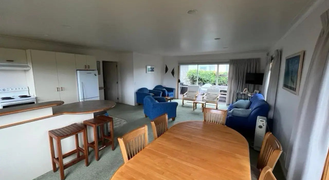 Baskervilla - Whangamata Holiday Home