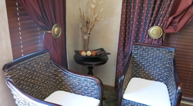 Cherry Lane Self Catering and BB - Romantic Honeymoon Suite for 2 Bloemfontein, Забронировать Дом для отпуска Отели Фри-Стейт с парковкой, Парковка