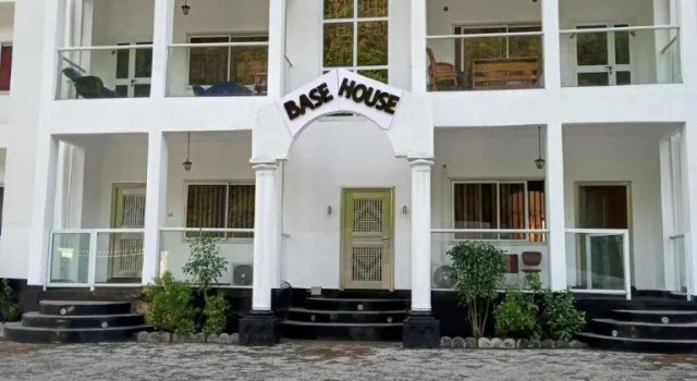 Base House, Book Hotel Hoteller i Limbe med parkering, Parkering