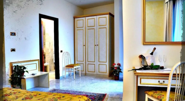 Alexander Palace, Prenota Hotel Hotel a Veneto con piscina, Piscina