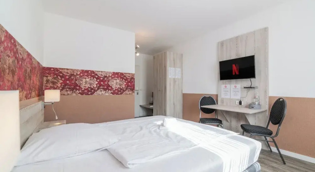 Номер Comfort Hotel Café Galerie I Hannover-Garbsen I Free Parking