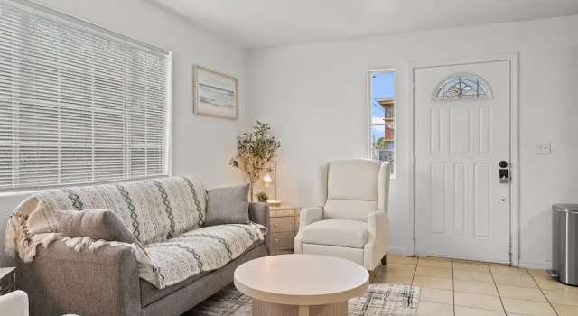 Near USC Dtla Spacious Private Bedroom 1, Забронировать Дом для отпуска Коттеджи Лос-Анджелеса, Коттедж