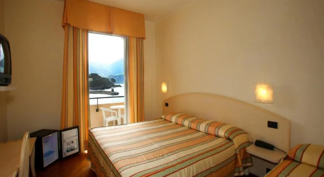 Трёхместный номер Standard с видом на море Hotel Elena