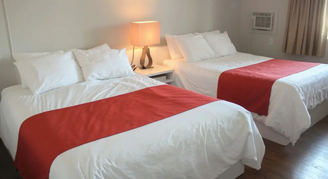 Четырёхместный номер Standard с балконом Auberge le Parasol