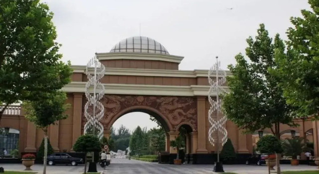 Beijing Floral Plaza Hot Spring Hotel, Book Hotel Hoteller i Beijing Province med parkering, Parkering