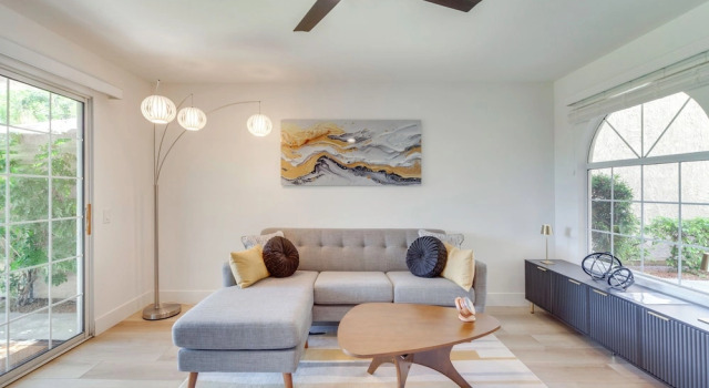 Patio & Pool Access! Mtn-view Palm Springs Escape, Забронировать Апартаменты/квартира Палм-Спрингс Coachella Valley, рядом с Palm Springs Mall Shopping Center