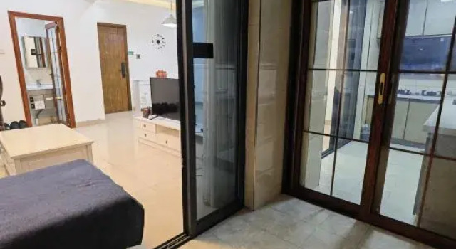 Люкс Four Seasons Seaview Hotel Apartment (Rose Coast)