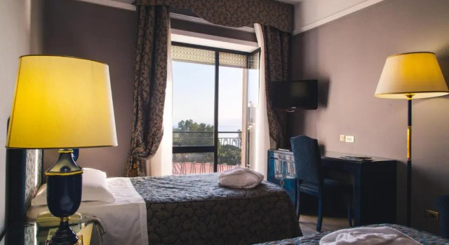 Двухместный номер Standard с видом на море Grand Hotel Excelsior