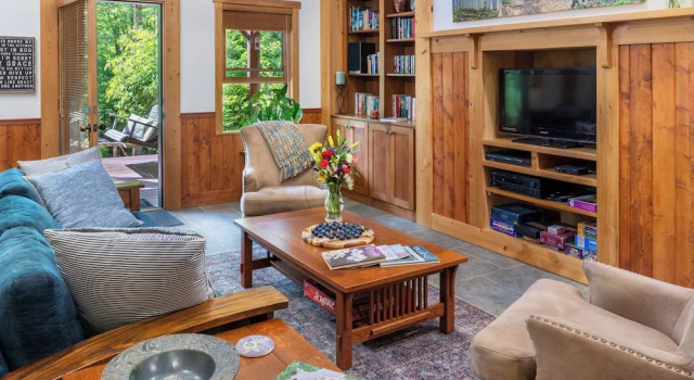 Люкс Deluxe Bent Creek Lodge Bed & Breakfast