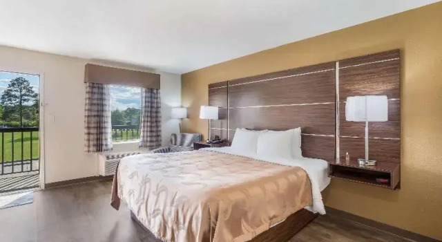 Sviitti Quality Inn & Suites Suffolk West