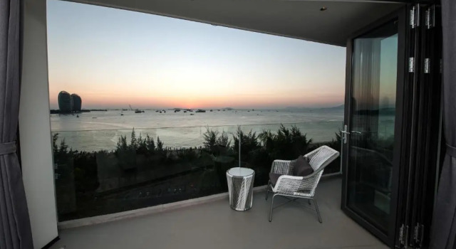 Двухместный номер Deluxe с балконом и с видом на море Chengheli Seaview Homestay (Sanya Bay Branch)