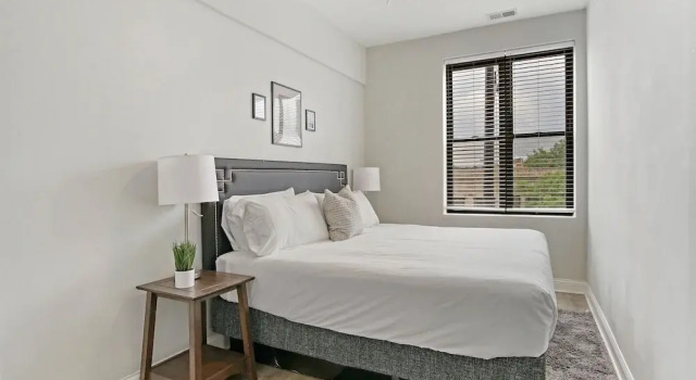 3BR Apt in Logan Square near Highlights, Забронировать Отель Отели Иллинойс 4 звезды, 4*