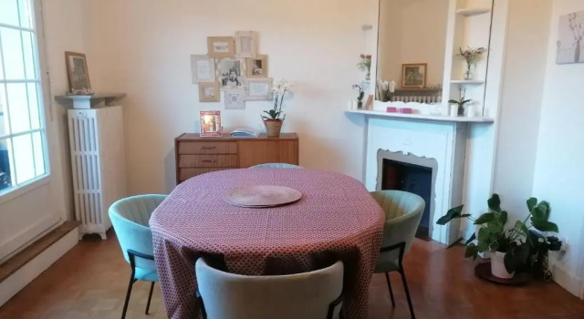 Appartement 85 m2 centre-ville entièrement rénové, Rezerwuj Apartament Hotele w Morvan z parkingiem, Parking