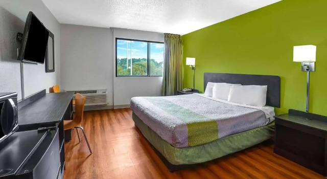 Motel 6 Vernon, Rezerwuj Motel Hotele w New England z basenem, Basen