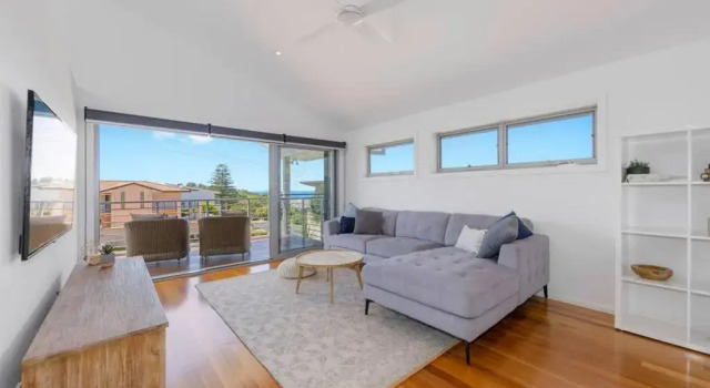 Laze @ Lighthouse - family home with heated pool