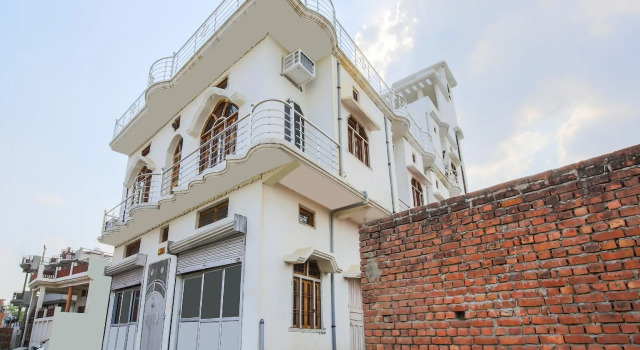 OYO 37103 Maa Vaishno Guest House