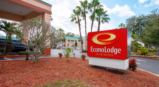 Econo Lodge Inn & Suites Clearwater Central