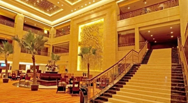 Excelsior Hotel - Chengdu, Book Hotel Hoteller i Chengdu med parkering, Parkering