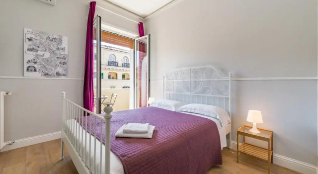 Двухместный номер Deluxe с балконом Un Attimo A Roma B&B