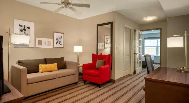 Люкс Country Inn & Suites by Radisson Albertville near Outlet Mall