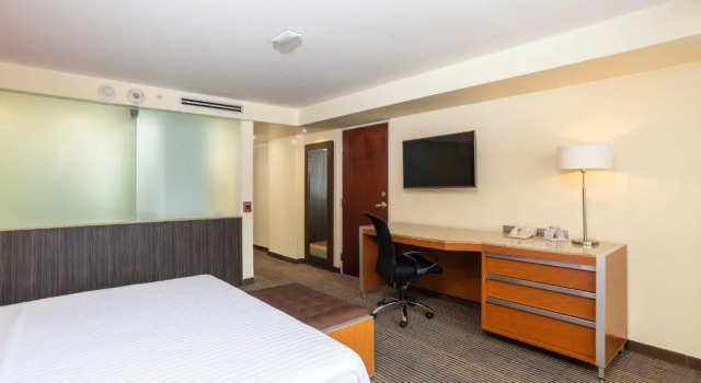 Номер Standard с балконом Holiday Inn Mexico City-Plaza Universidad by IHG