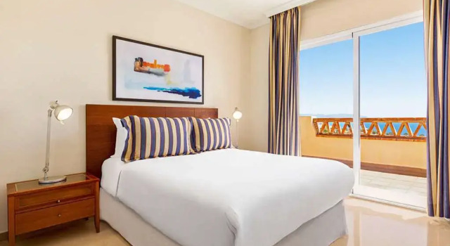 Люкс Hot Tub Premium Plus с 3 комнатами с видом на море Отель Wyndham Grand Costa del Sol