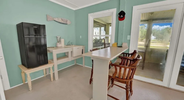 The Salty Snapper - 2 Story Home, Bay Views, Prime Location, Sleeps 8, Prenota Hotel St. George Island Panhandle Florida