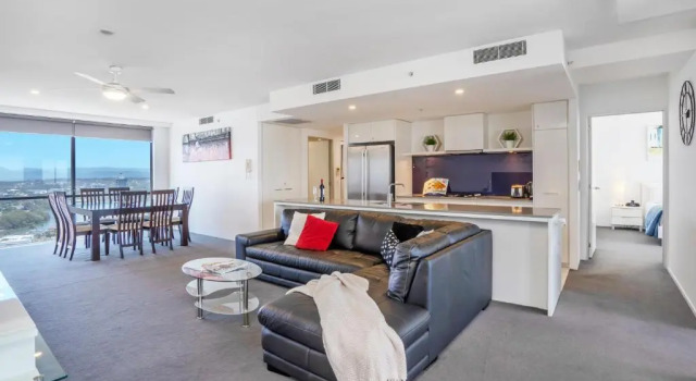 Апартаменты с 3 комнатами Circle on Cavil Holidays Gold Coast