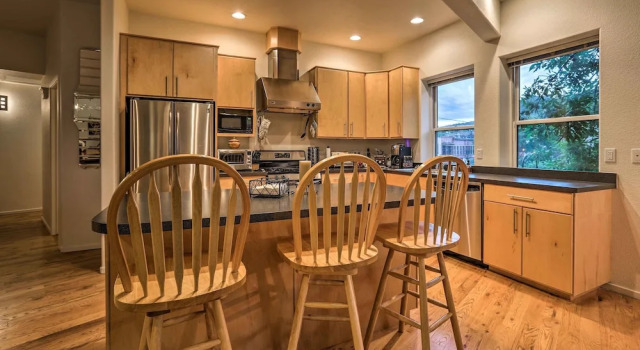 Апартаменты Downtown Manitou Springs Home: Tranquil Creek View