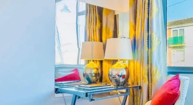 Апартаменты Rayleigh Retreat-spacious Family 3 Bed Apartment