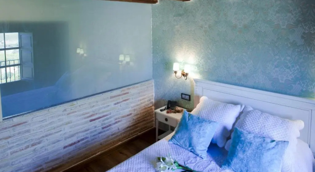 Четырёхместный номер Standard с видом на горы Hotel Boutique Real Posada De Liena con jacuzzi en "habitacion de hidromasaje"