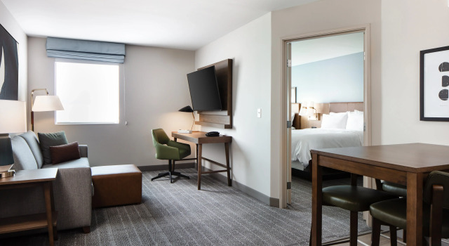 Staybridge Suites Iowa City Coralville by IHG, Rezerwuj Hotel Iowa City Iowa