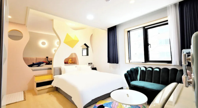 Четырёхместный люкс De Lamour Hotel