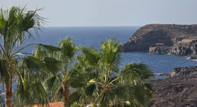 Sun Kissed Vacation Home 3BR Retreat by the Ocean, Забронировать Апартаменты/квартира Апартаменты Адехе, Апартаменты/квартира