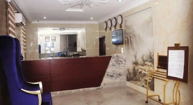 Hotel Valerie Suites, Prenota Hotel Hotel a Asaba con parcheggio, Parcheggio