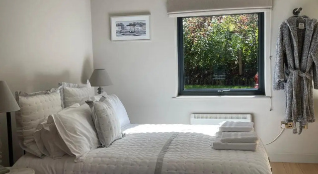 Studio Acorn private parking and garden