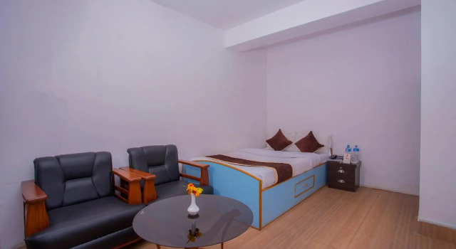 OYO 242 Hotel Satyam, Забронировать Отель Отели Бхактапур с парковкой, Парковка