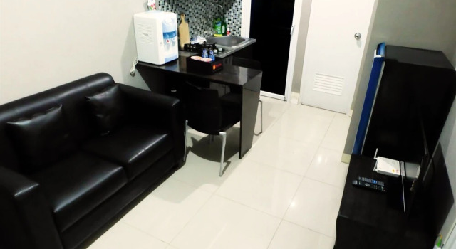 Pool View Green Pramuka Apartment near Shopping Mall, Book Apartment Hotels in Jakarta with Parking, Parking