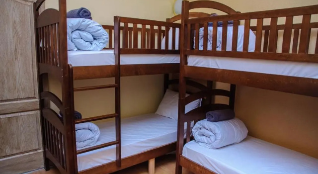 Кровать в общем номере (женский номер) Golden Globus Hostel