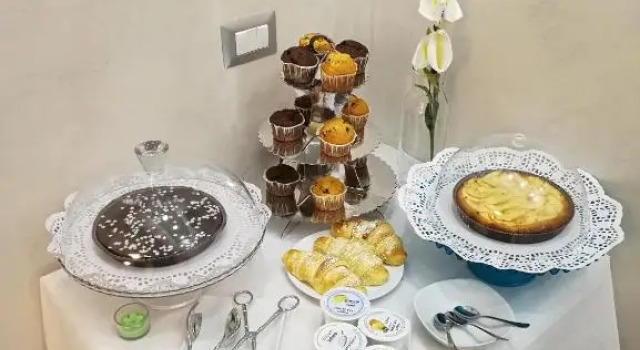 B&B Giò, Забронировать Отель «постель и завтрак» Отели Неаполя с завтраком, рядом с Кафедральный собор Неаполя, Завтраки