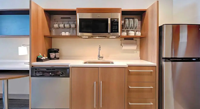 Четырёхместный люкс Hilton Garden Inn Kalamazoo Downtown