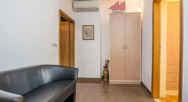 Beachfront Apartment Liveri 4, Забронировать Апартаменты/квартира Апартаменты Вир, Апартаменты/квартира