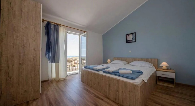 Apartments Lidija, Varaa Huoneisto Hotellit Kvarner Islands uima-altaalla, Uima-allas