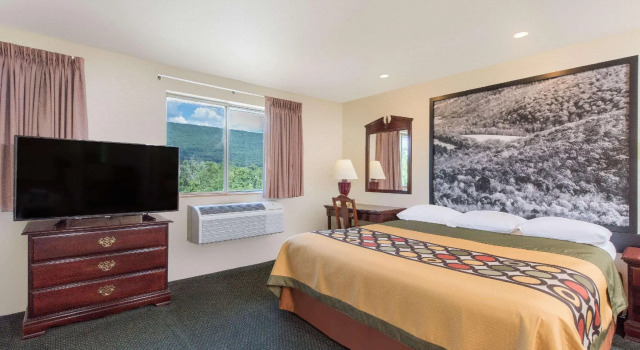 Люкс Deluxe Super 8 by Wyndham Burnham/Lewistown