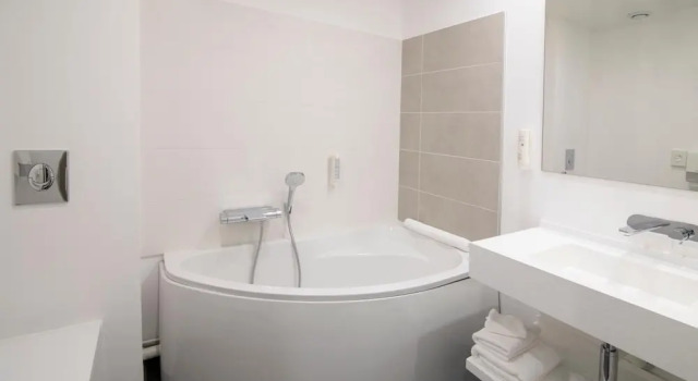 Двухместный номер Comfort Hôtel Bomotel